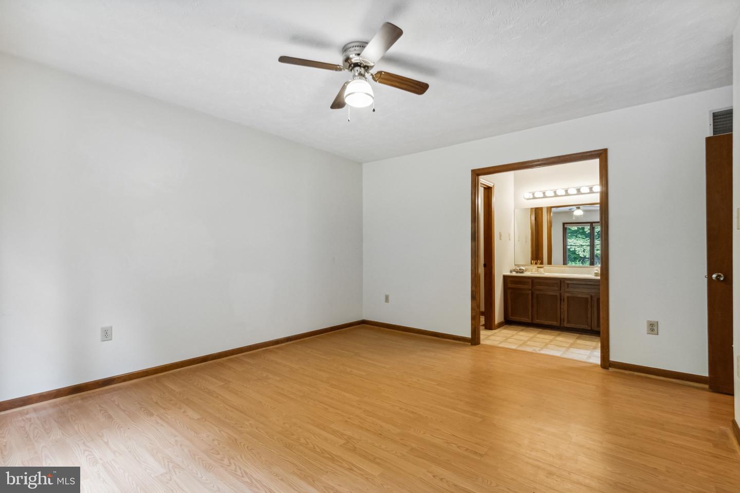 1009 Hillandale ROAD