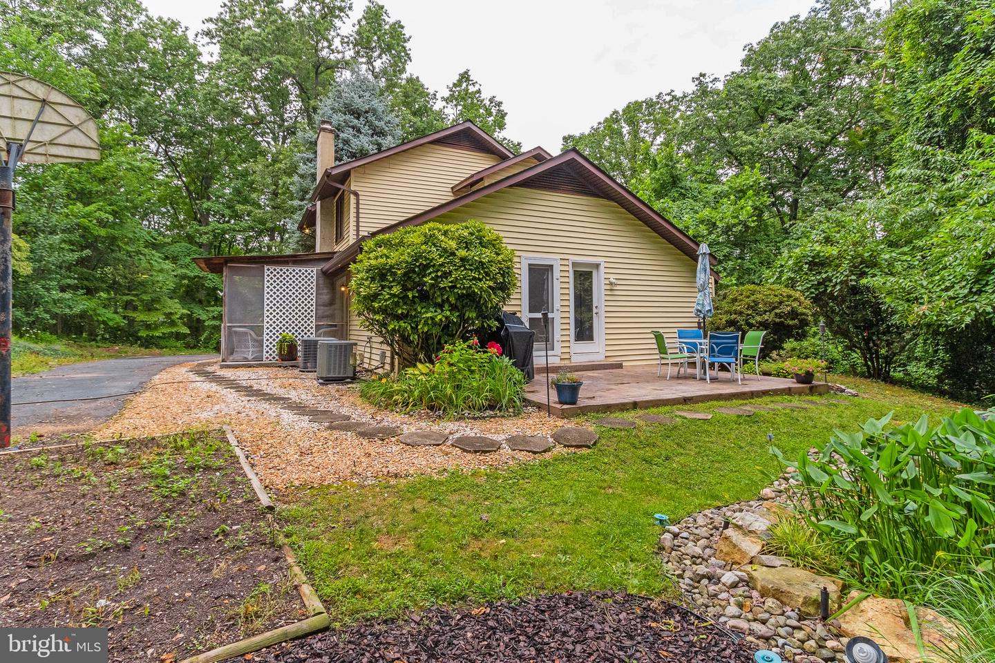 1009 Hillandale ROAD