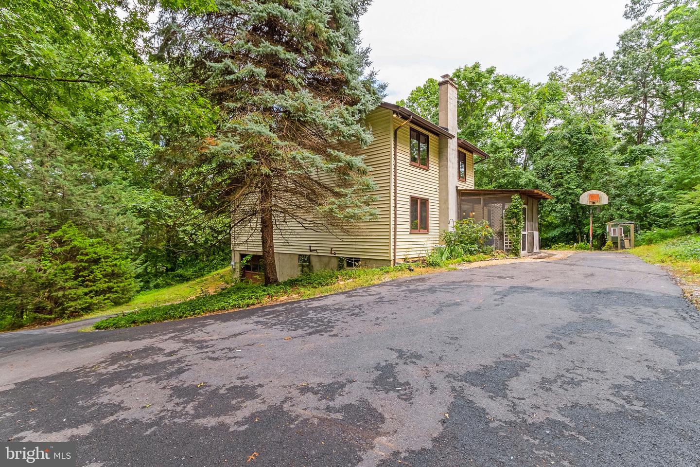 1009 Hillandale ROAD