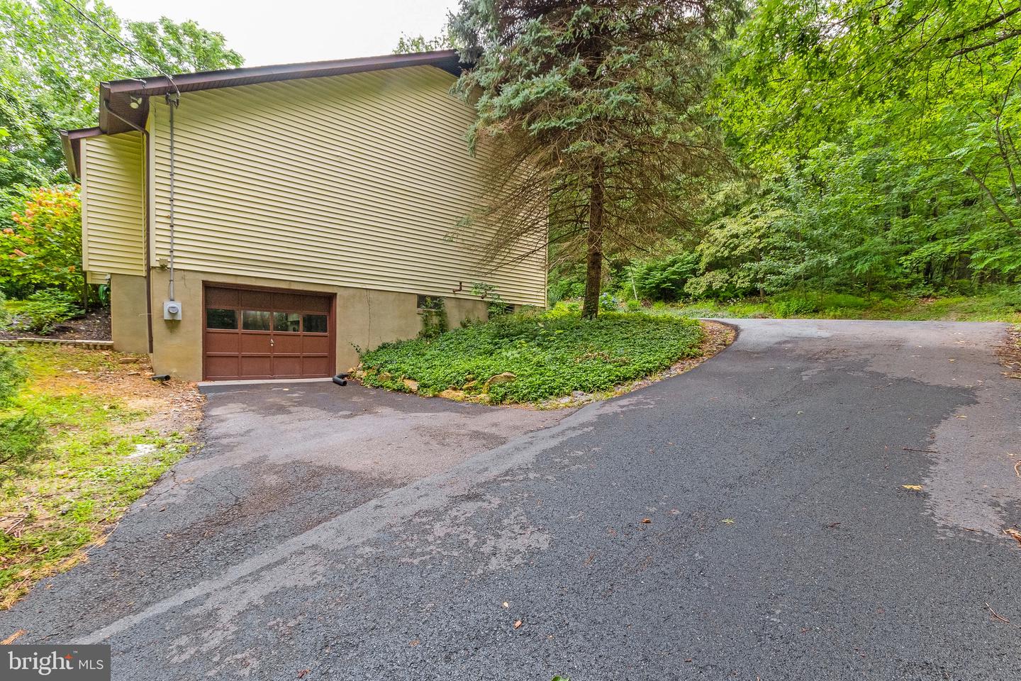 1009 Hillandale ROAD