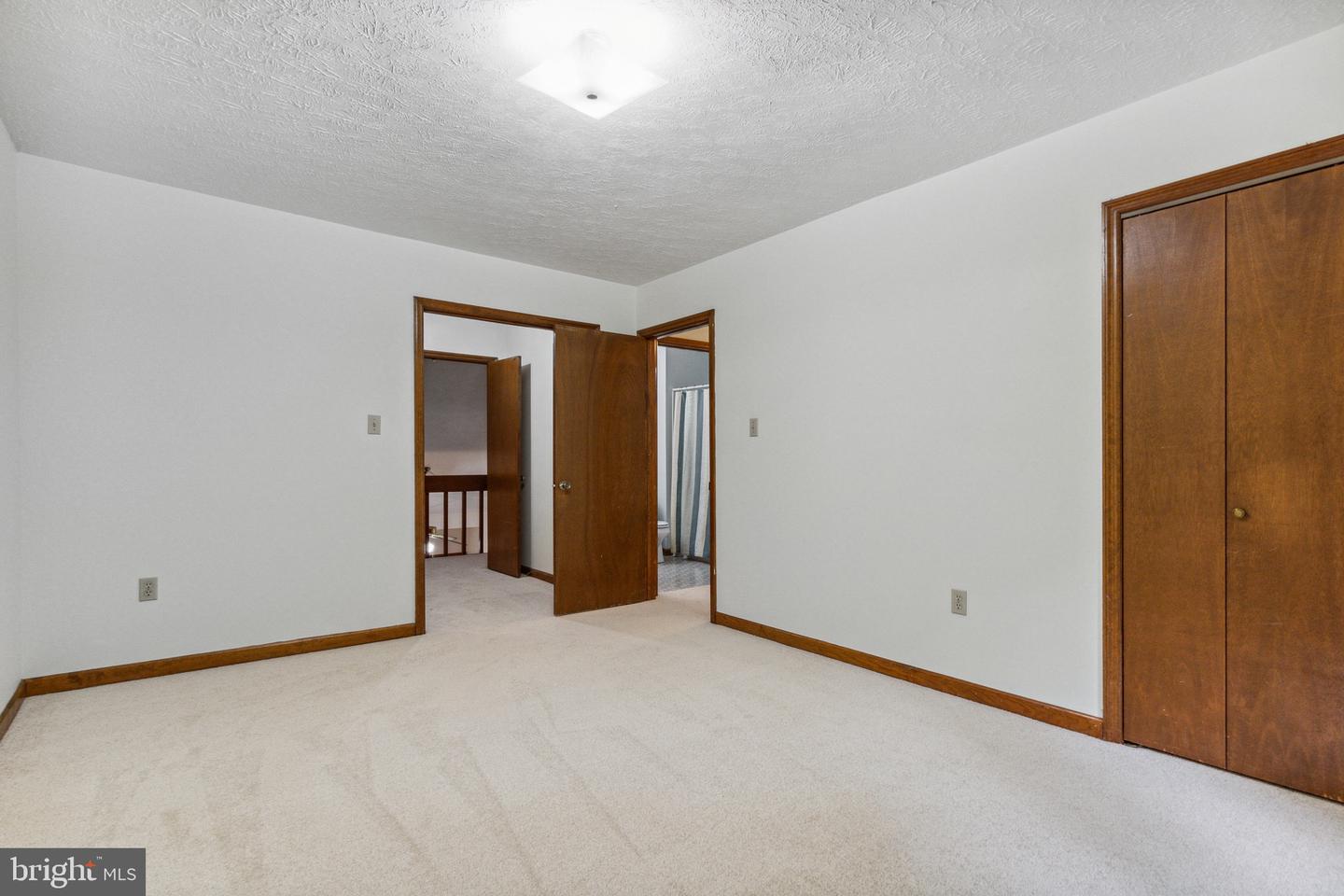 1009 Hillandale ROAD