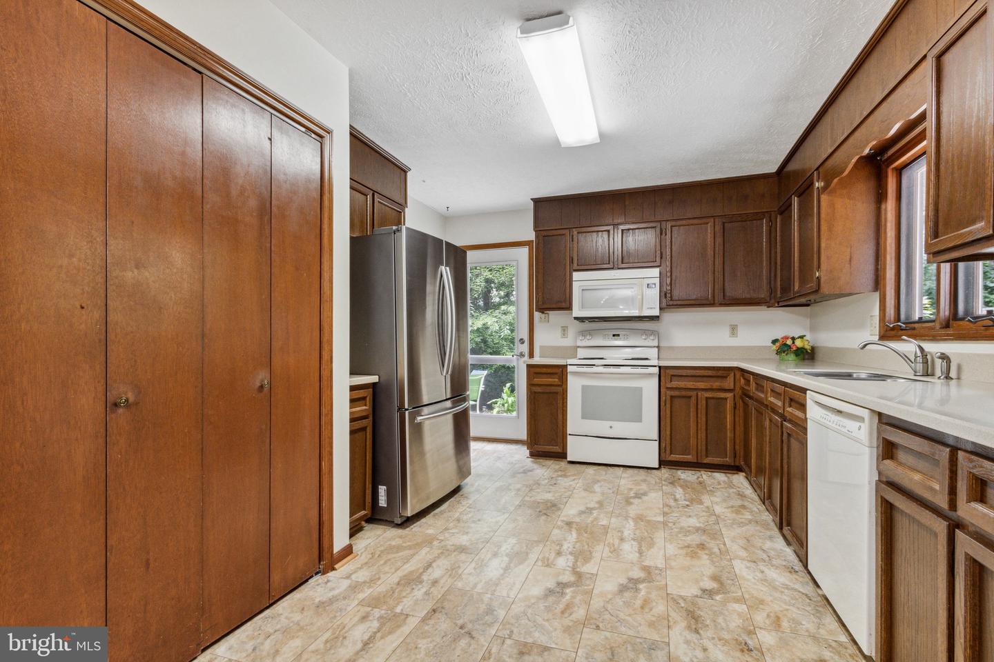 1009 Hillandale ROAD