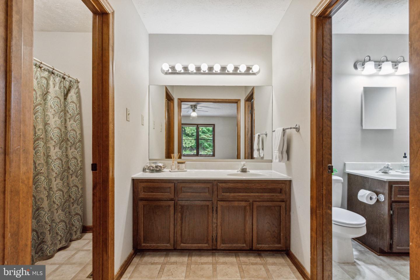 1009 Hillandale ROAD