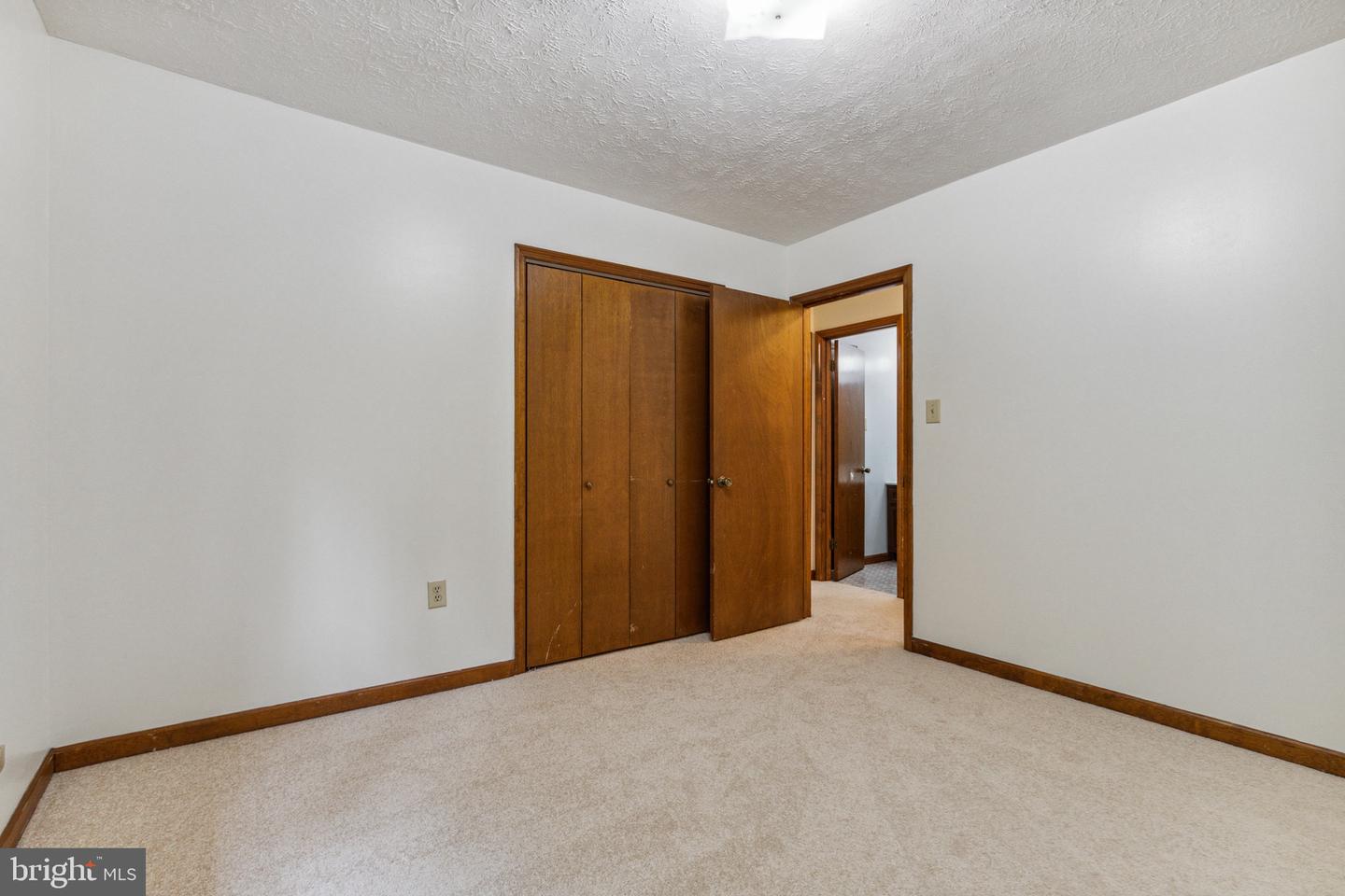 1009 Hillandale ROAD