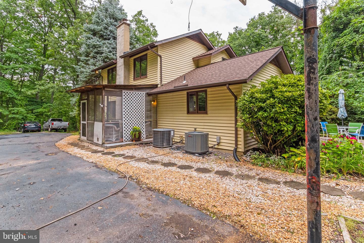 1009 Hillandale ROAD