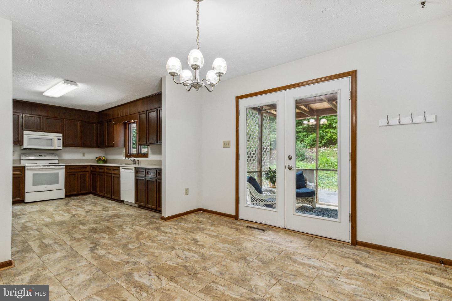 1009 Hillandale ROAD