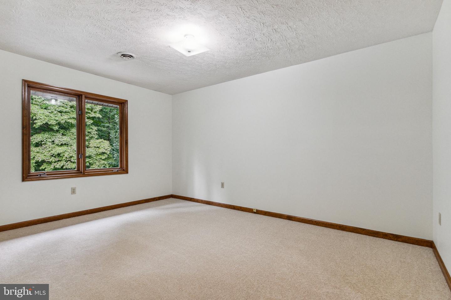 1009 Hillandale ROAD