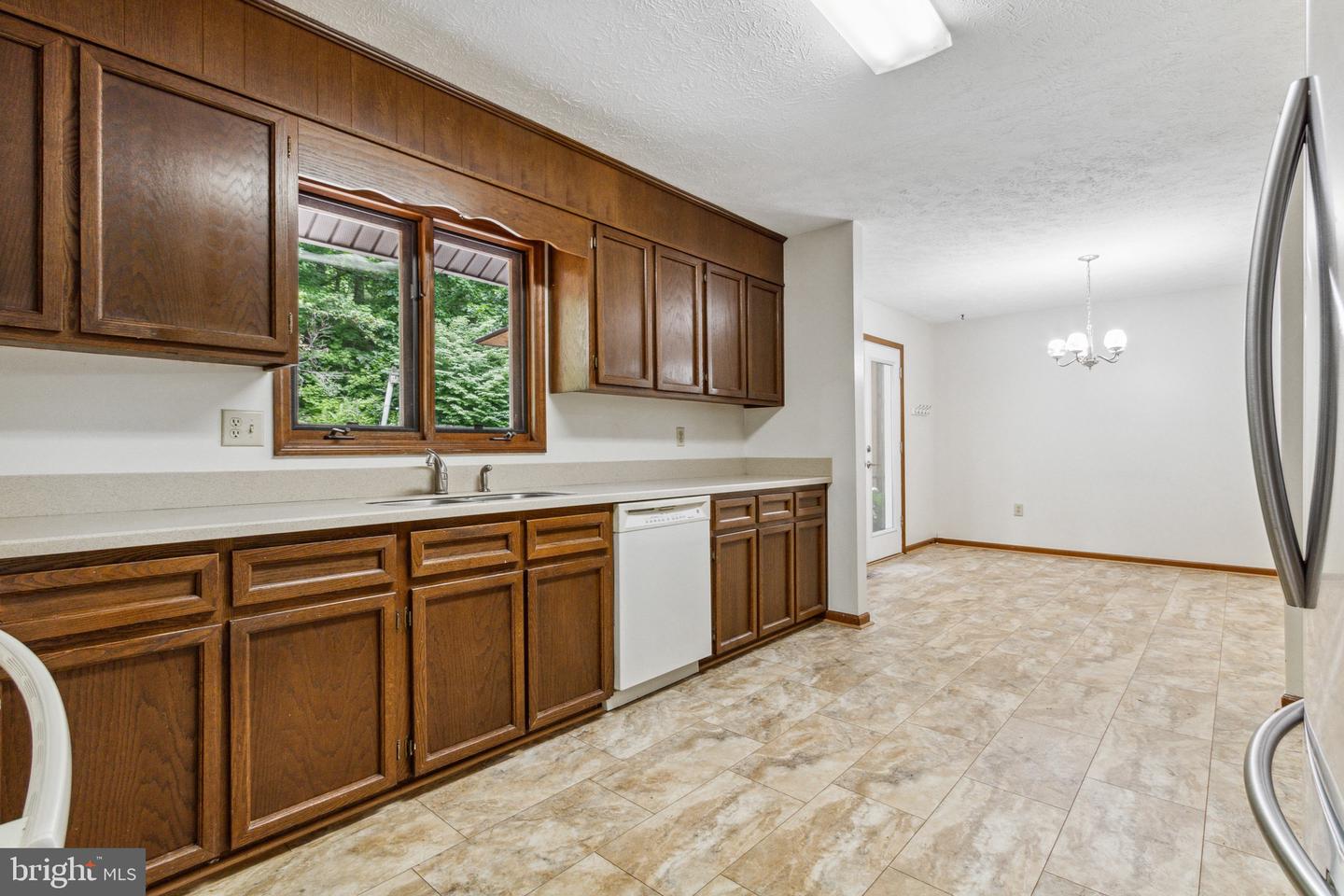 1009 Hillandale ROAD