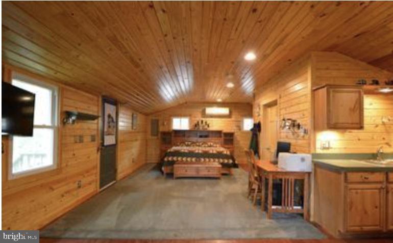 343 Susans COURT