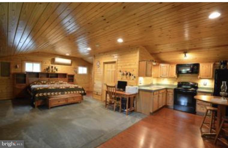 343 Susans COURT
