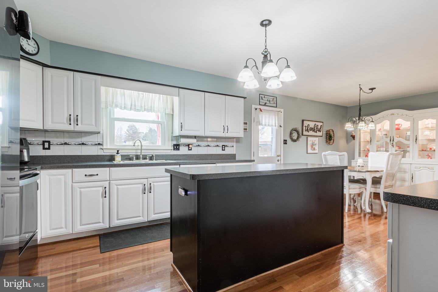 612 Meadow LANE