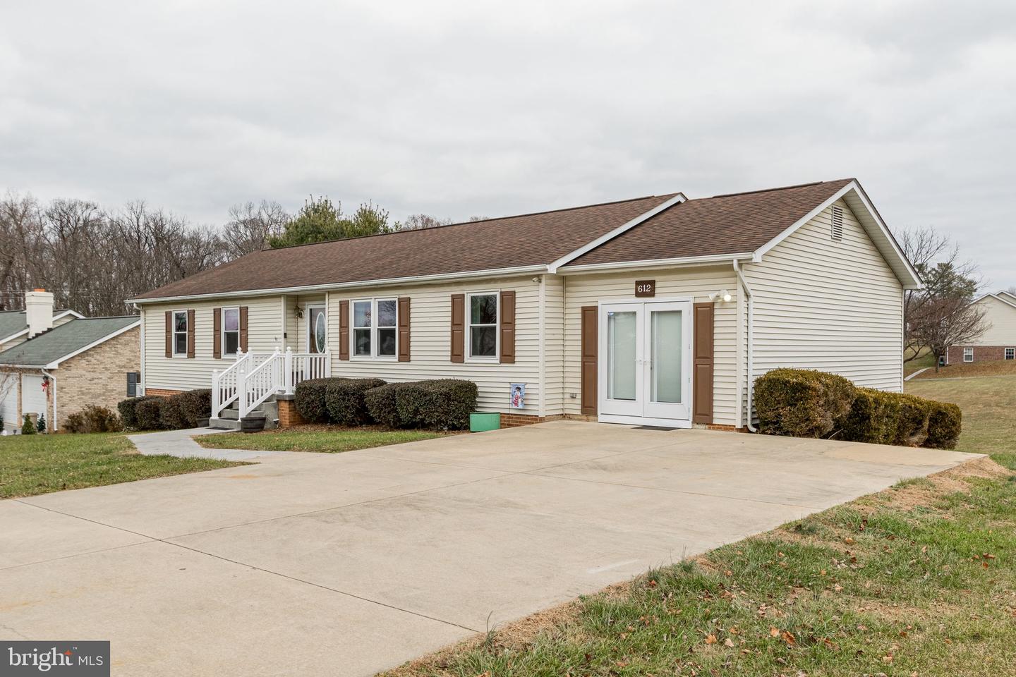 612 Meadow LANE