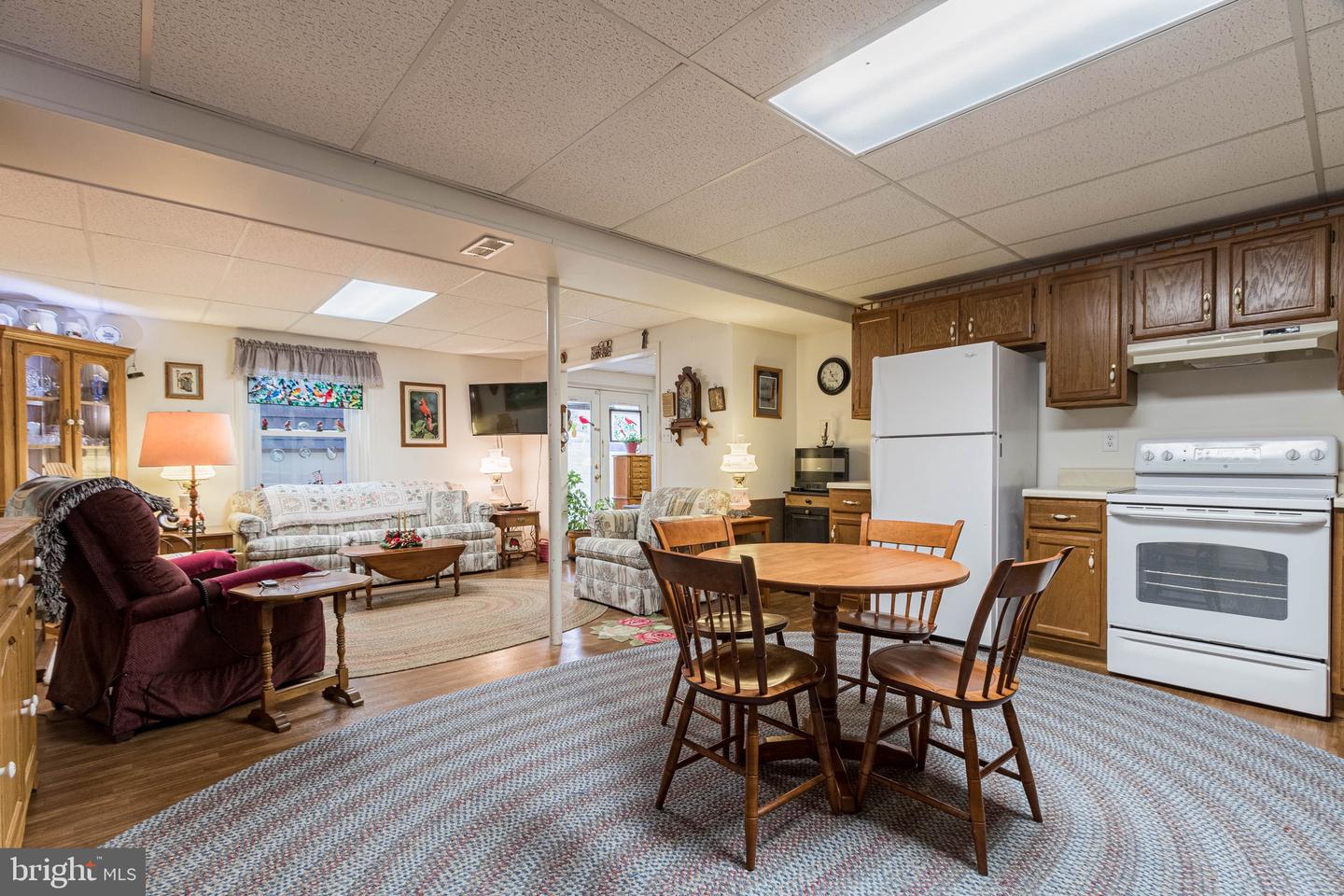 612 Meadow LANE