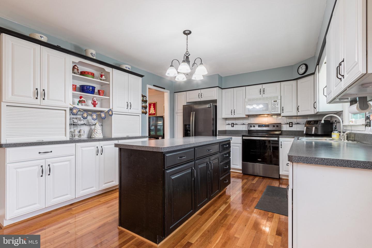 612 Meadow LANE