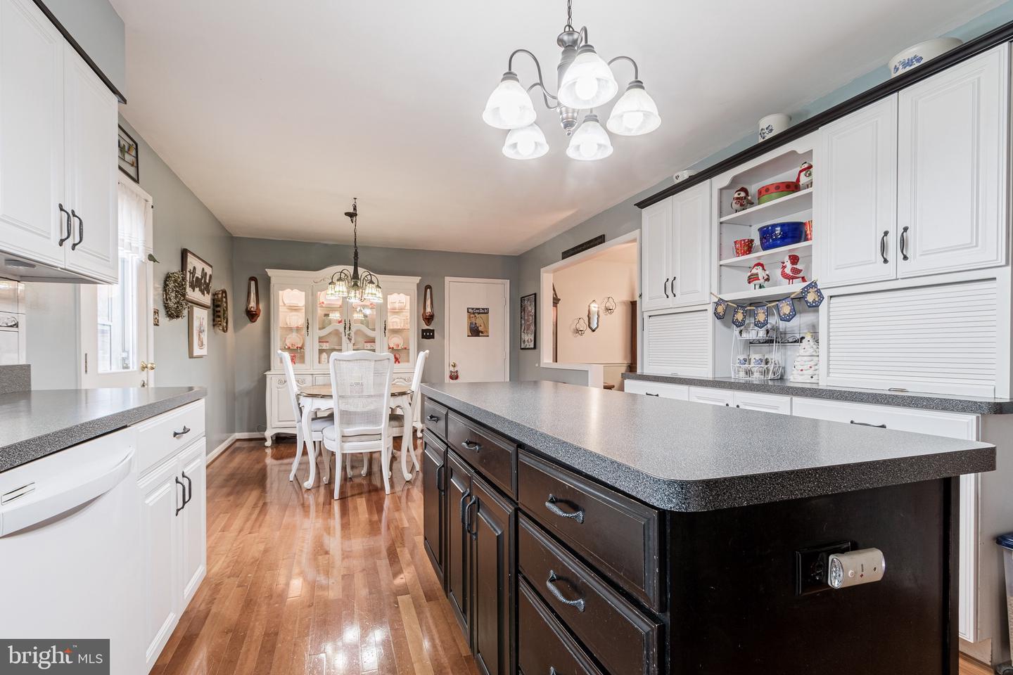 612 Meadow LANE