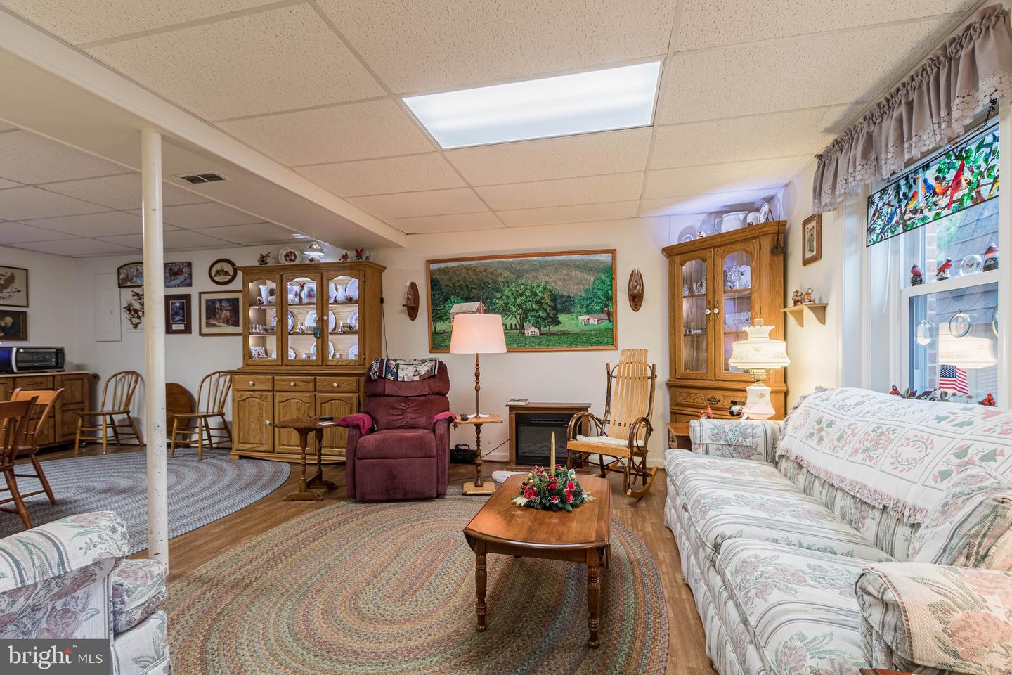 612 Meadow LANE