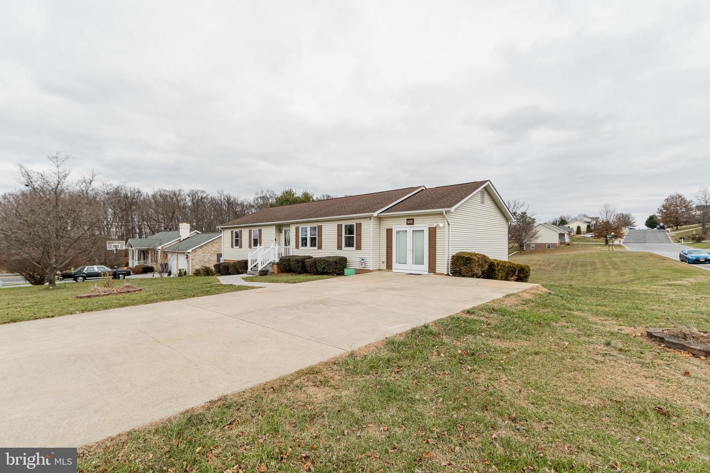 612 Meadow LANE