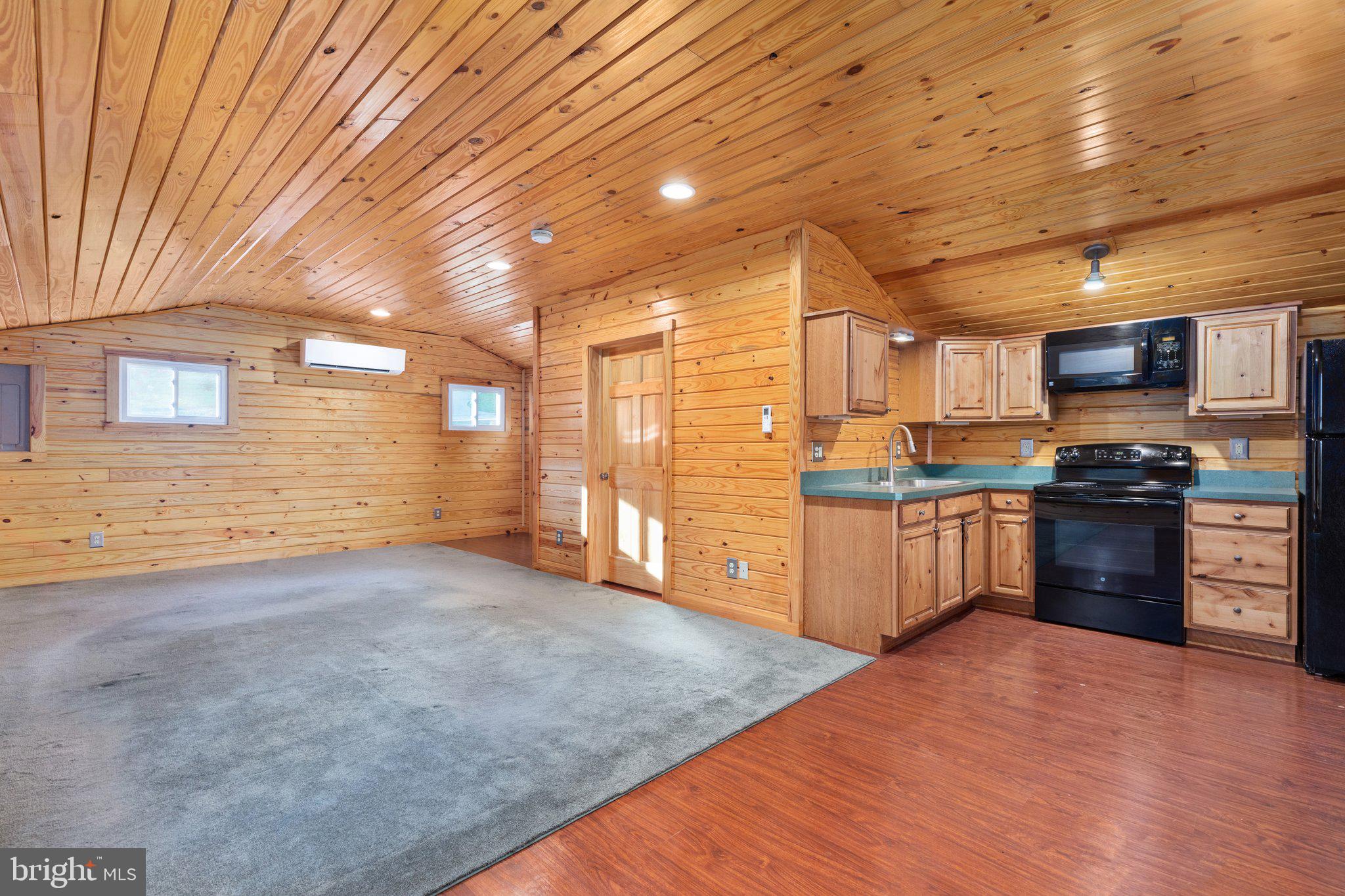 343 Susans COURT