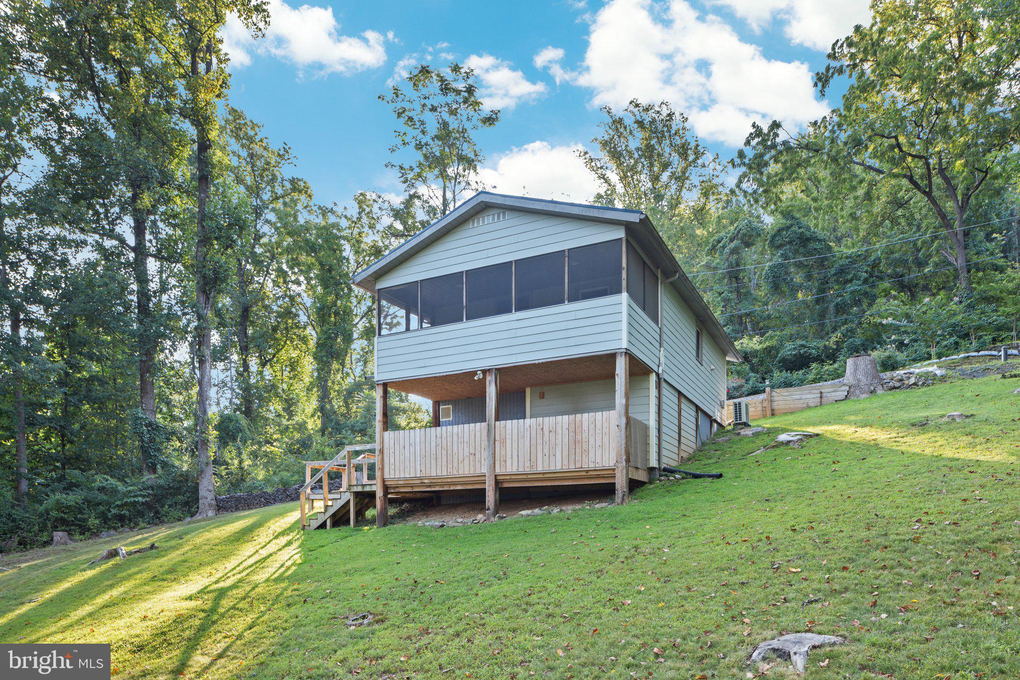 343 Susans COURT