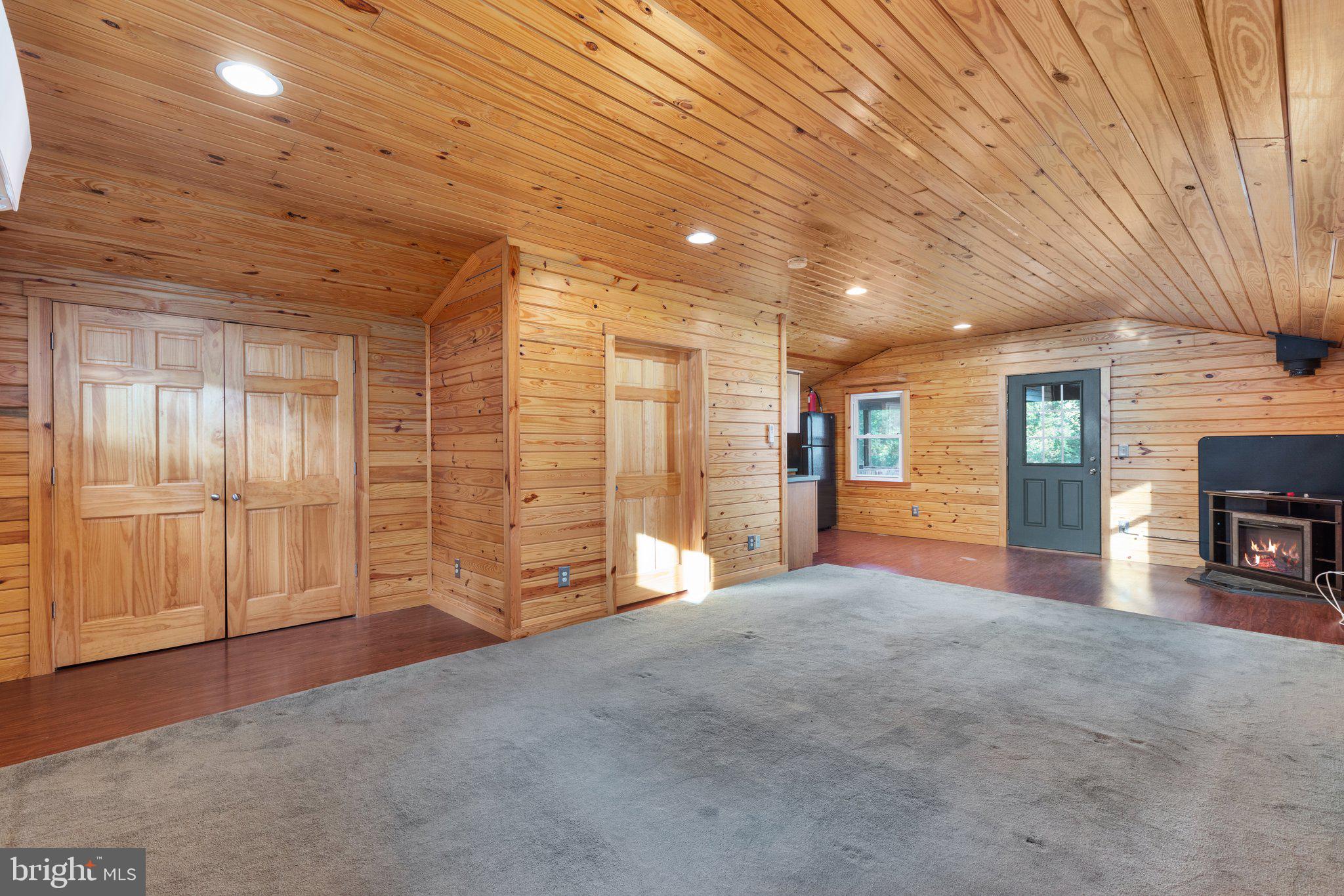 343 Susans COURT
