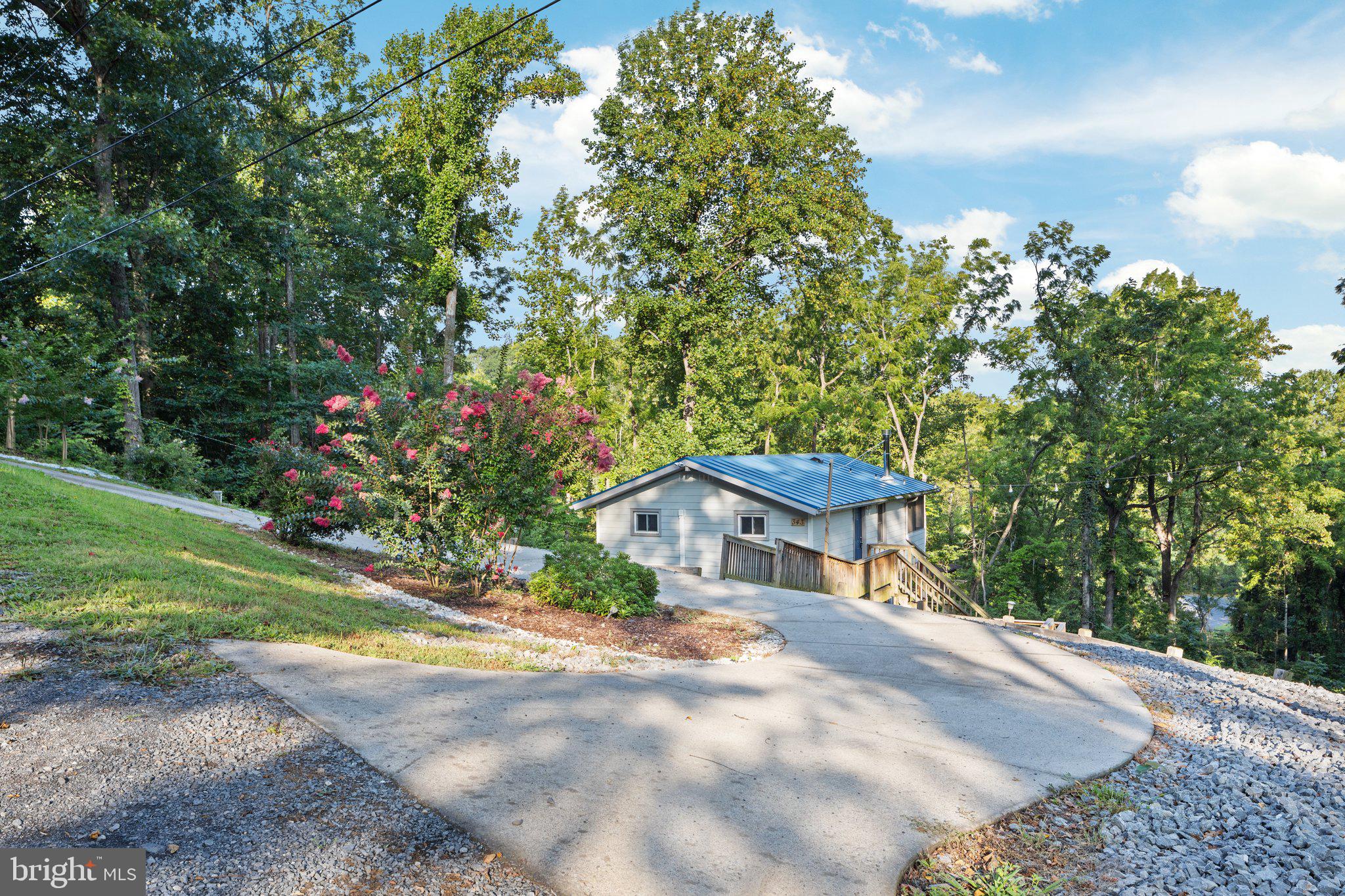 343 Susans COURT