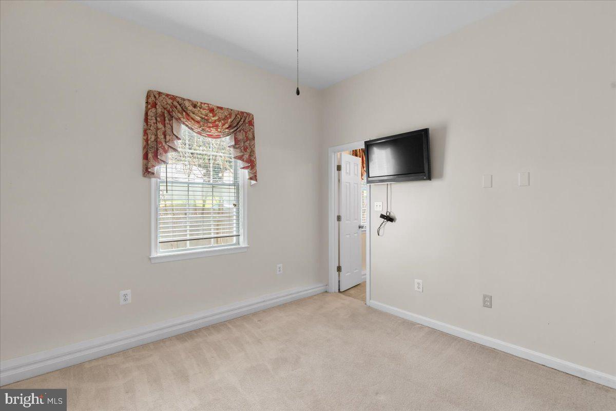 36 W 17th St