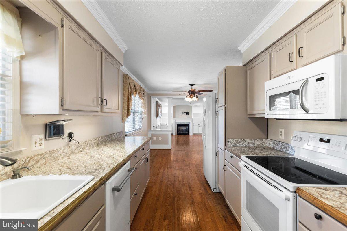 36 W 17th St
