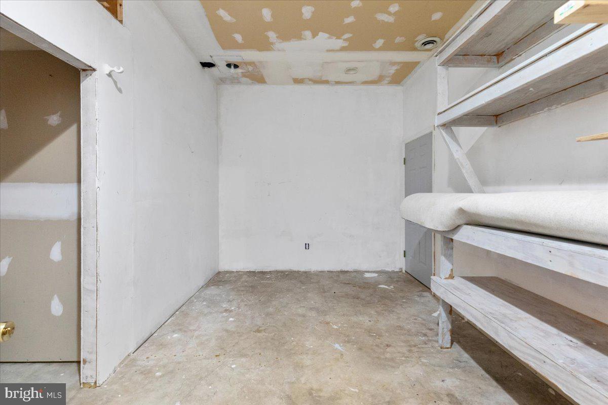 36 W 17th St