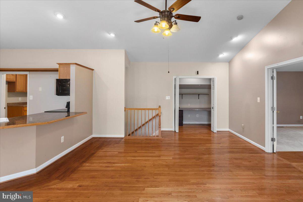 36 W 17th St