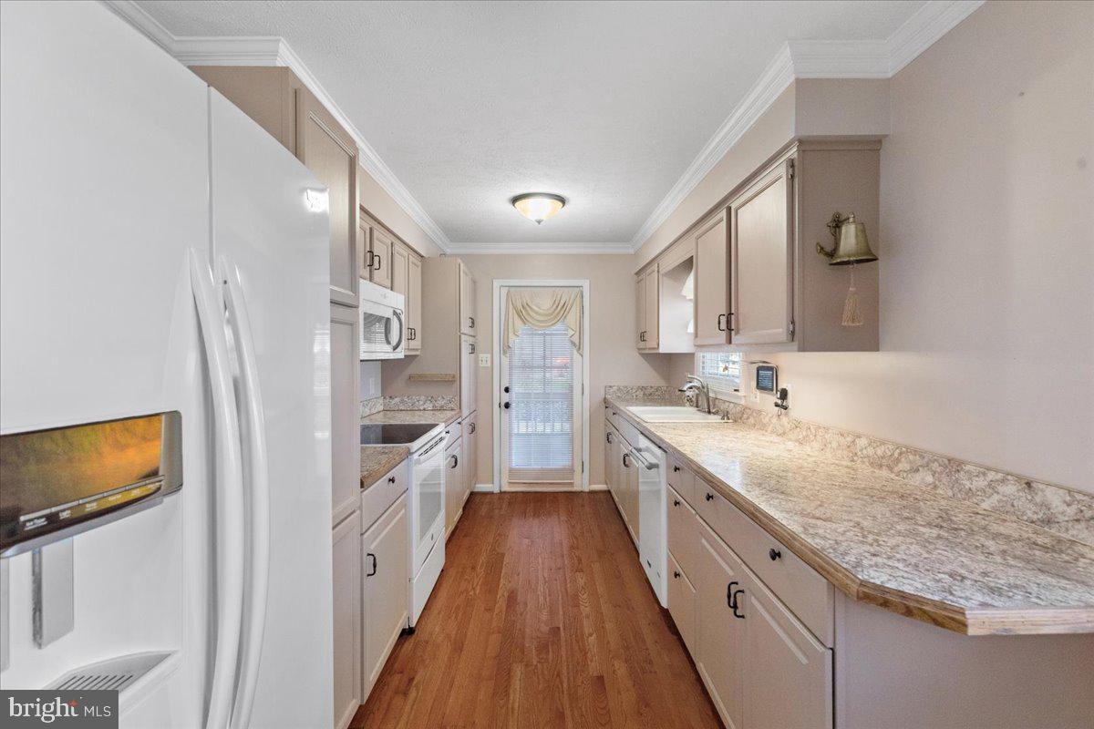 36 W 17th St