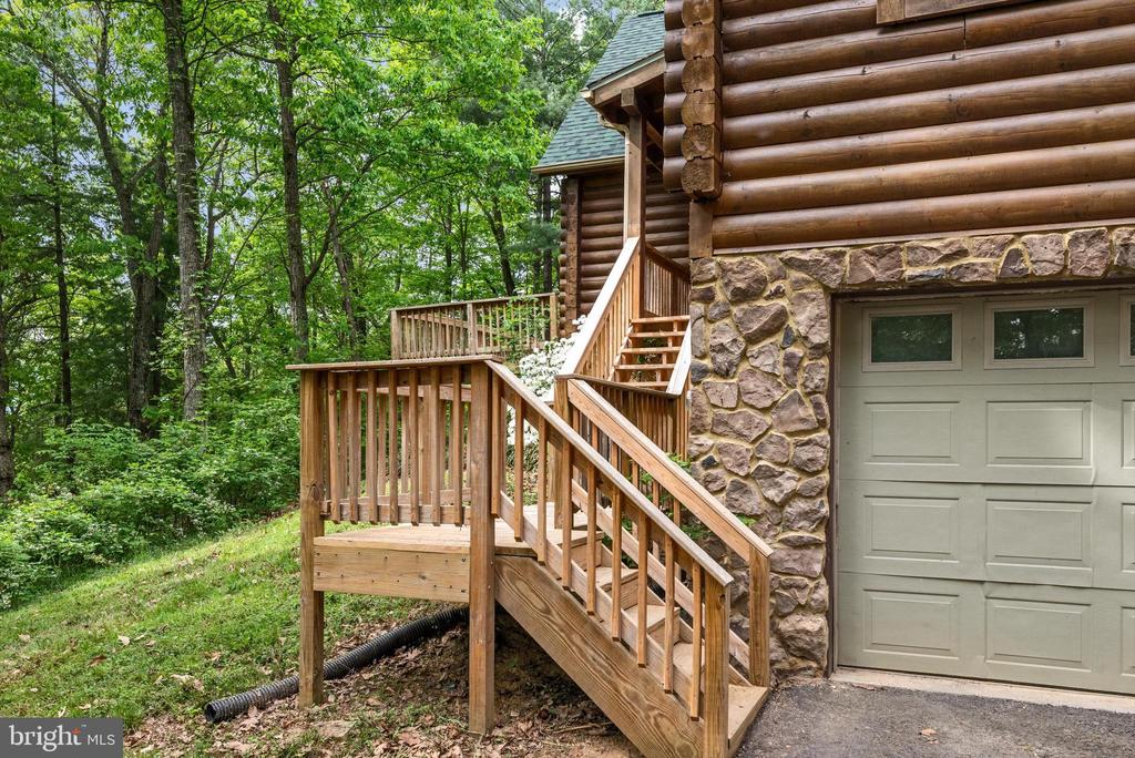 424 Thaddeus Ln