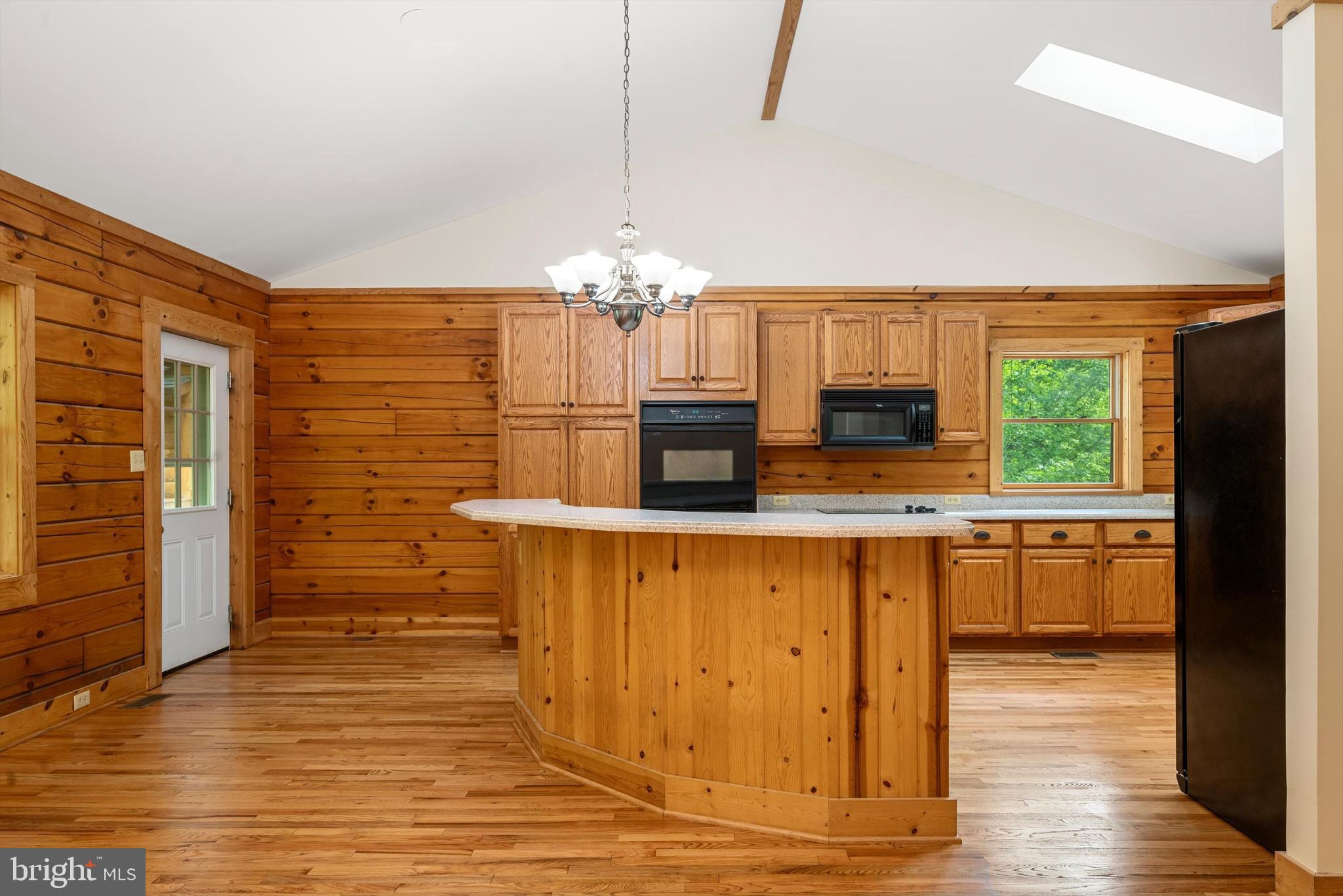 424 Thaddeus Ln