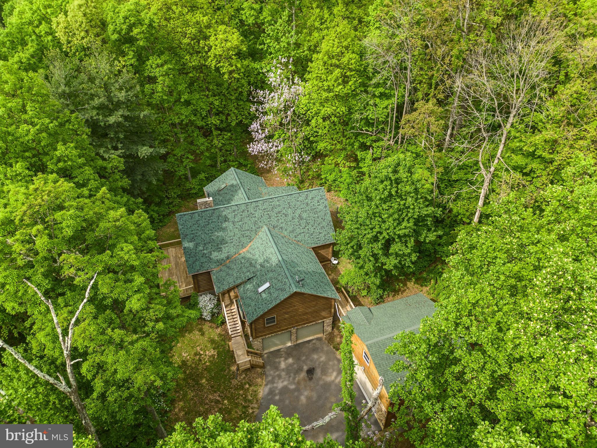 424 Thaddeus Ln