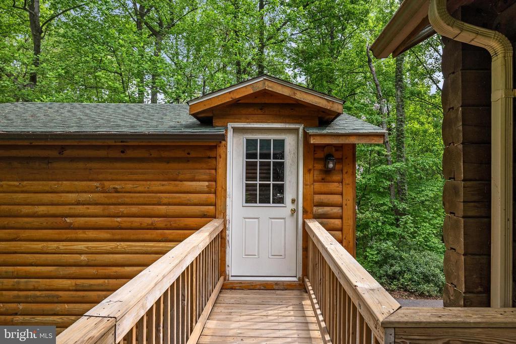 424 Thaddeus Ln