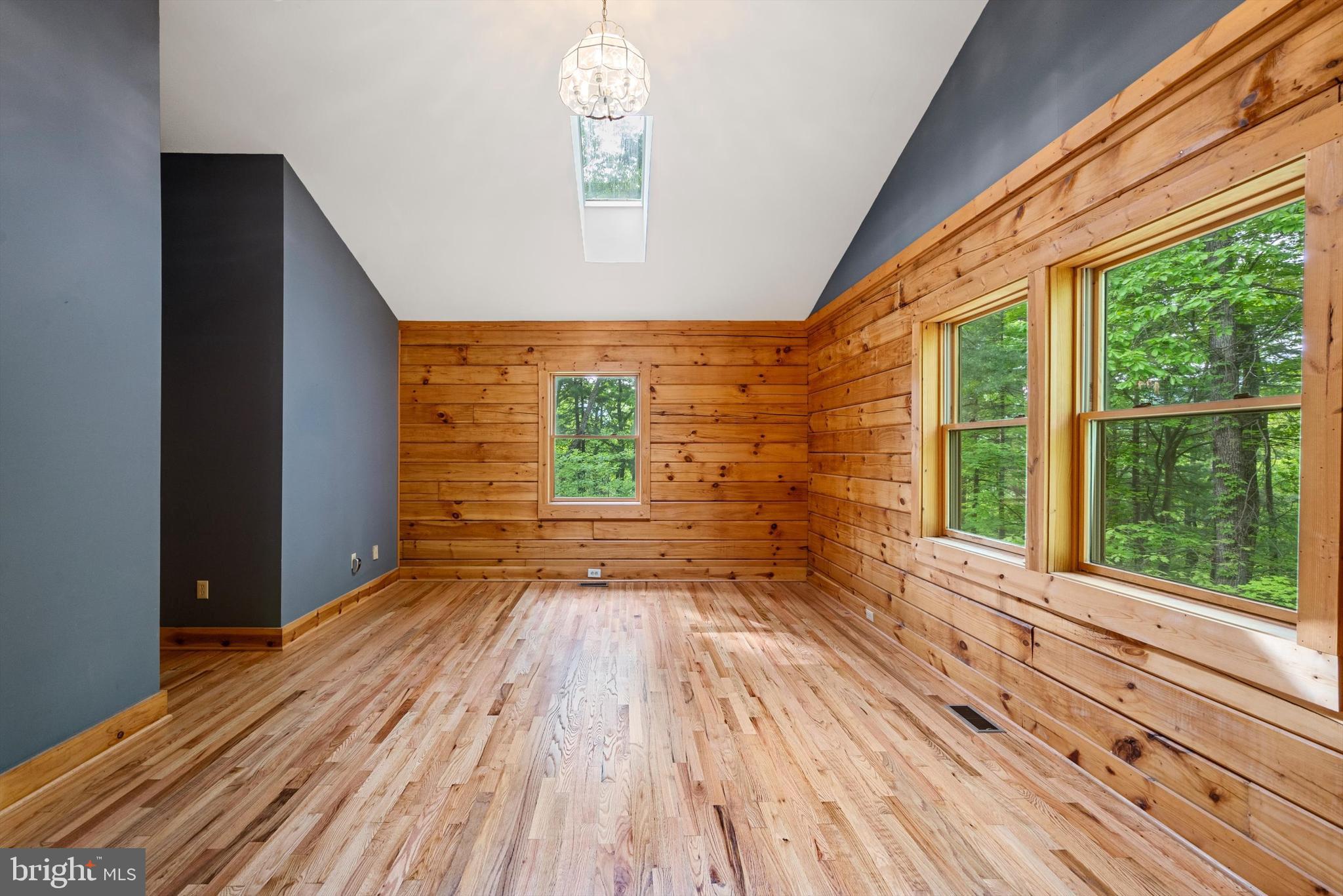 424 Thaddeus Ln