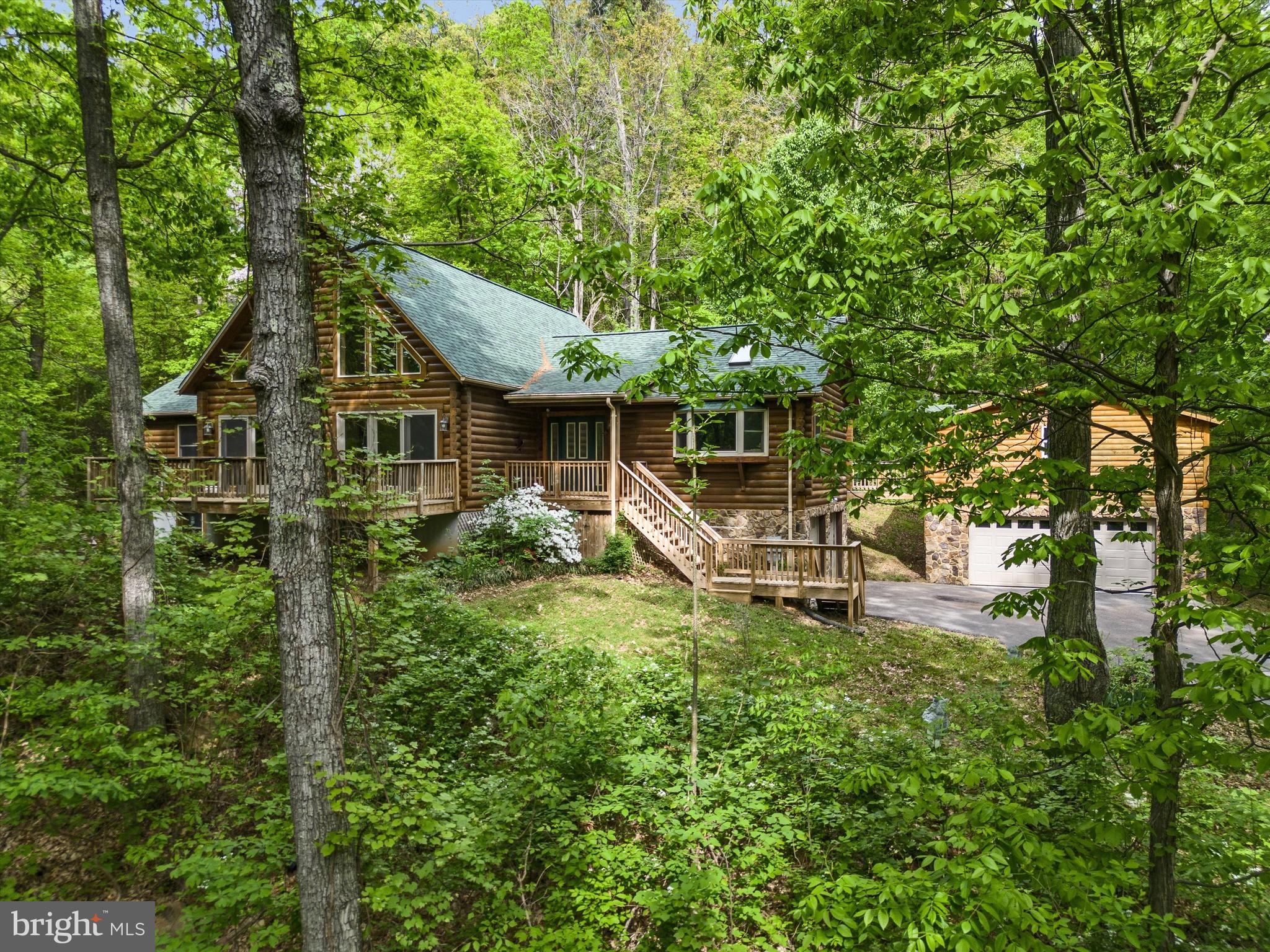 424 Thaddeus Ln
