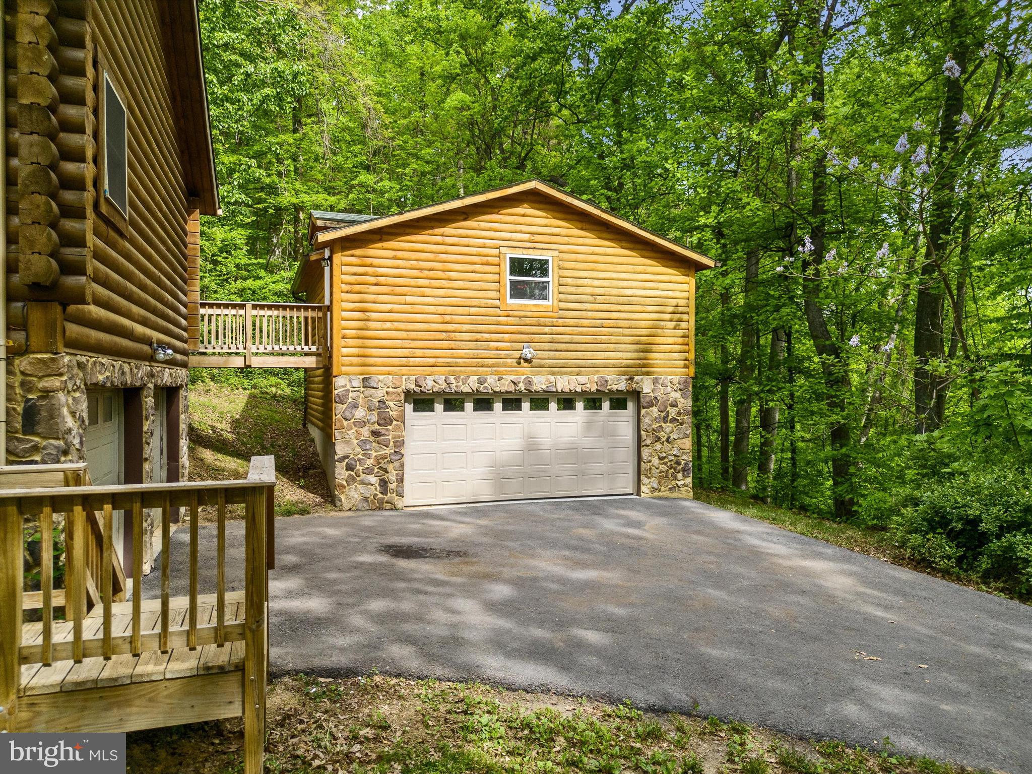 424 Thaddeus Ln