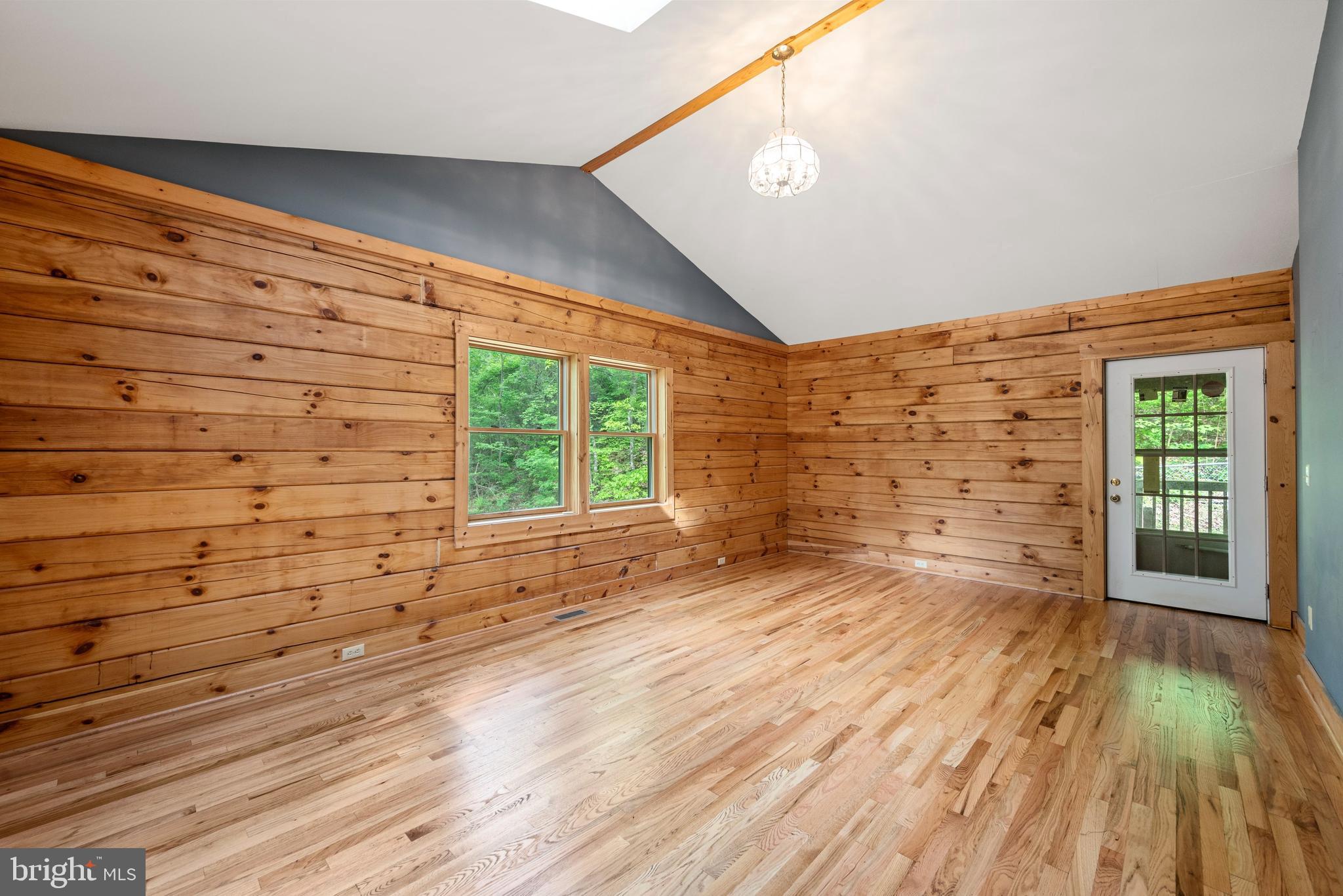 424 Thaddeus Ln