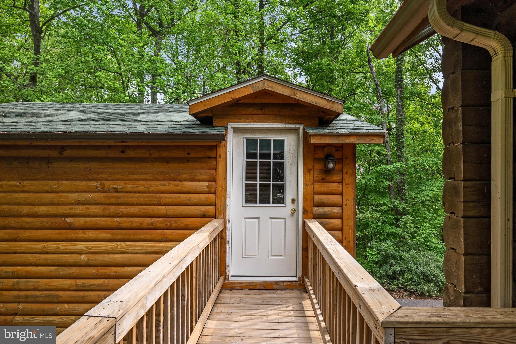 424 Thaddeus Ln
