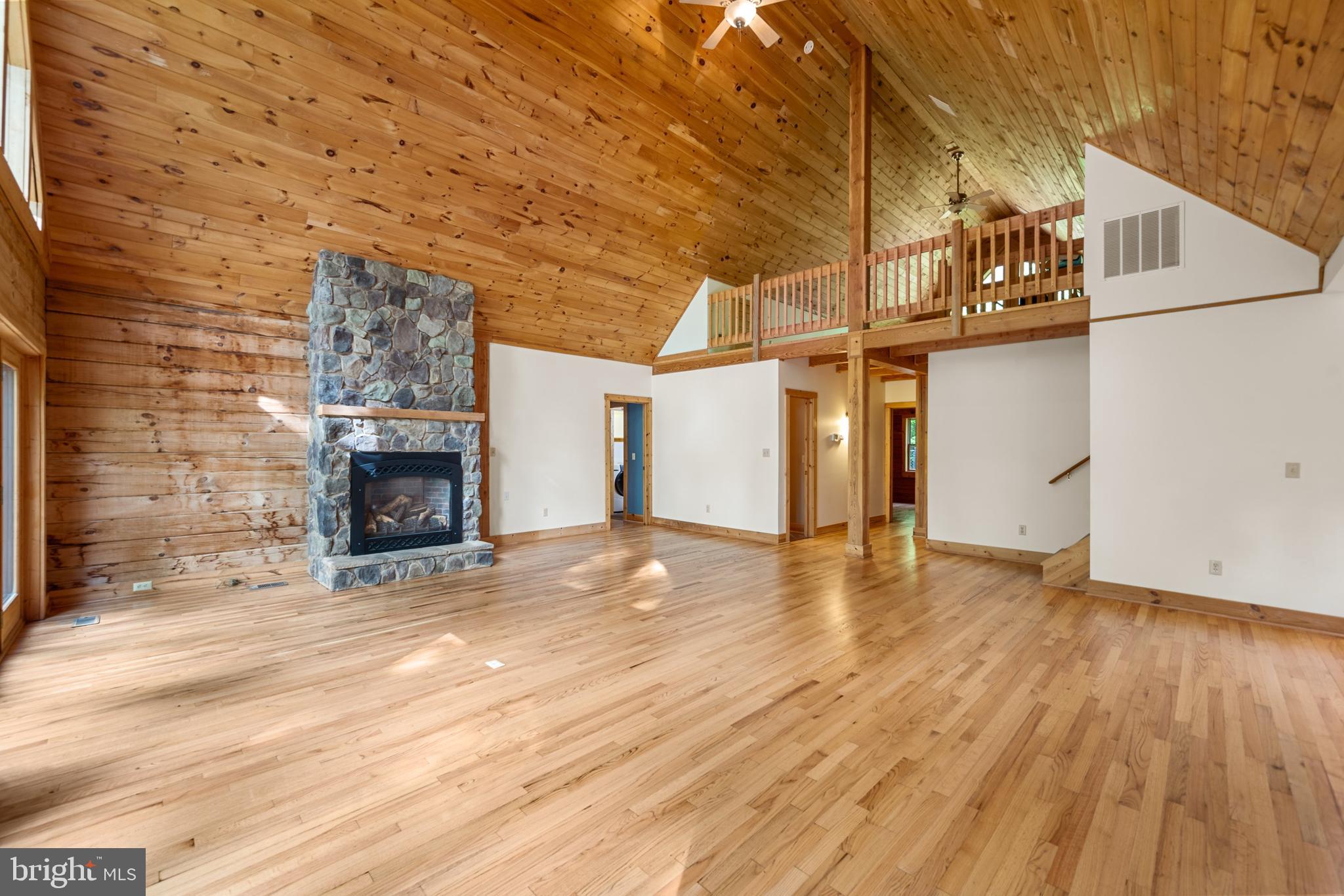 424 Thaddeus Ln