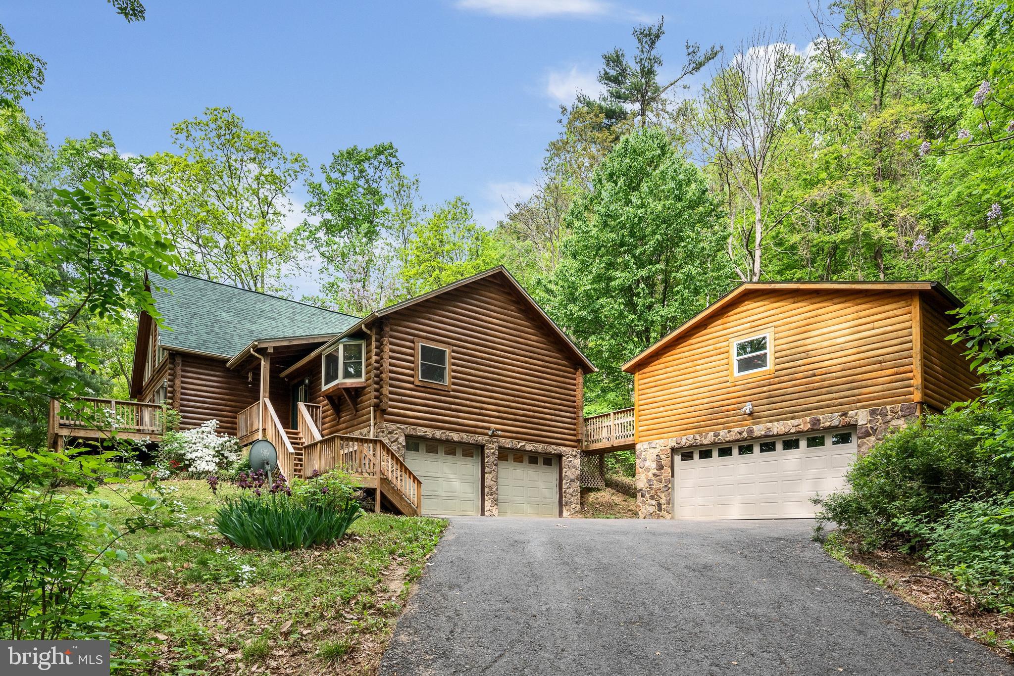 424 Thaddeus Ln
