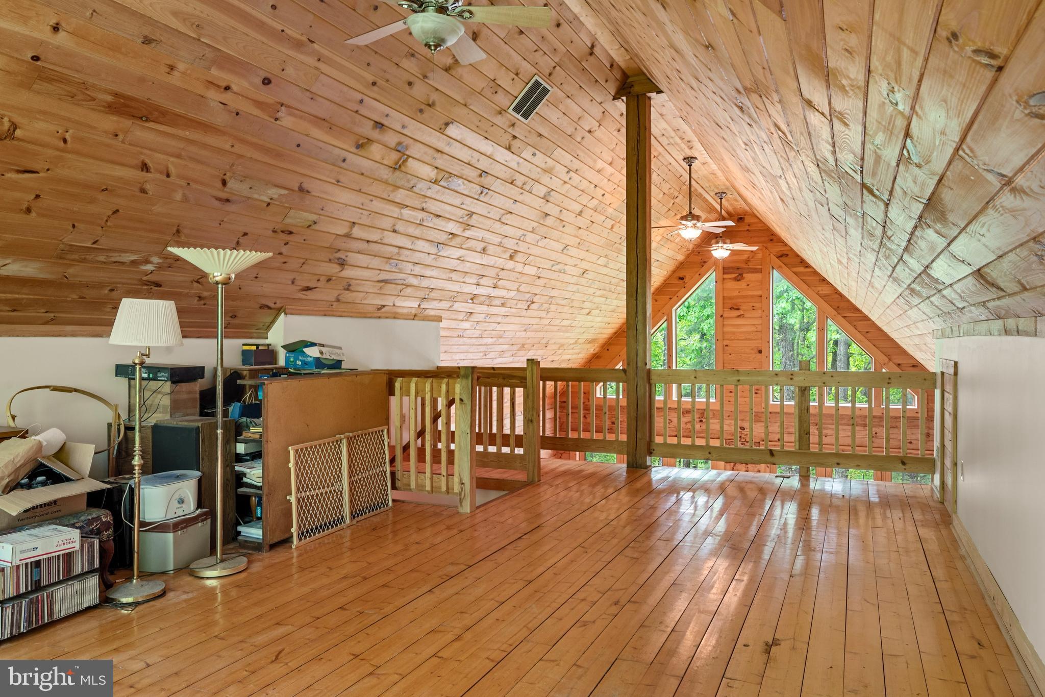 424 Thaddeus Ln