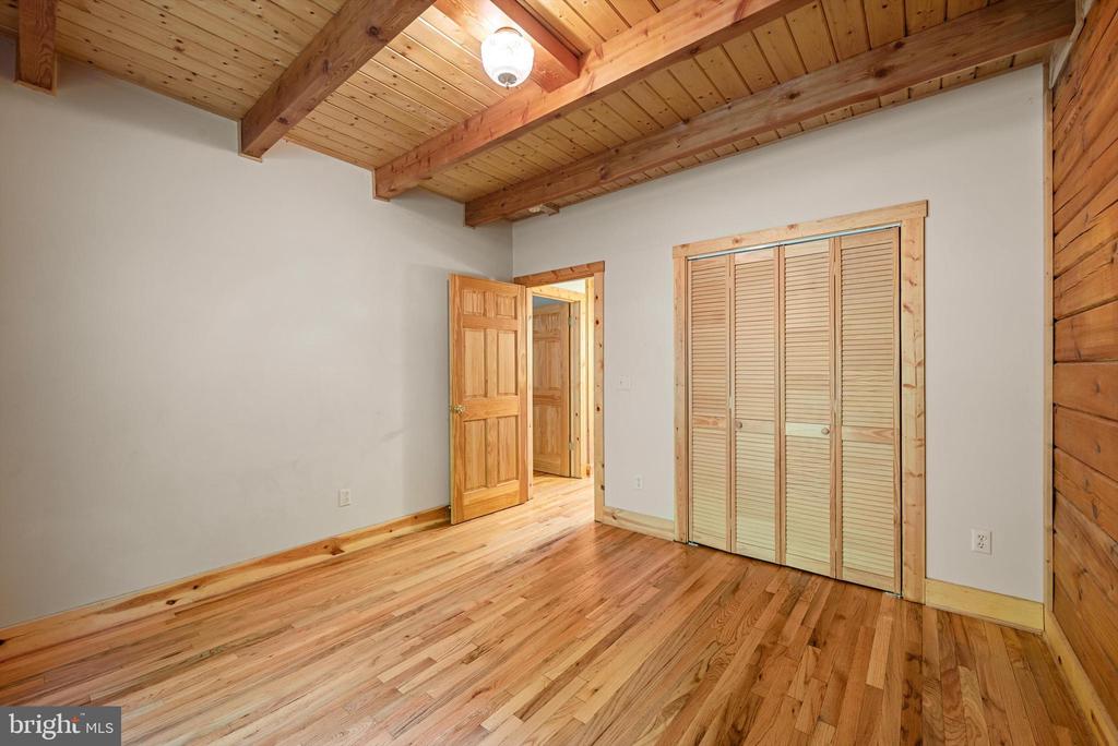 424 Thaddeus Ln