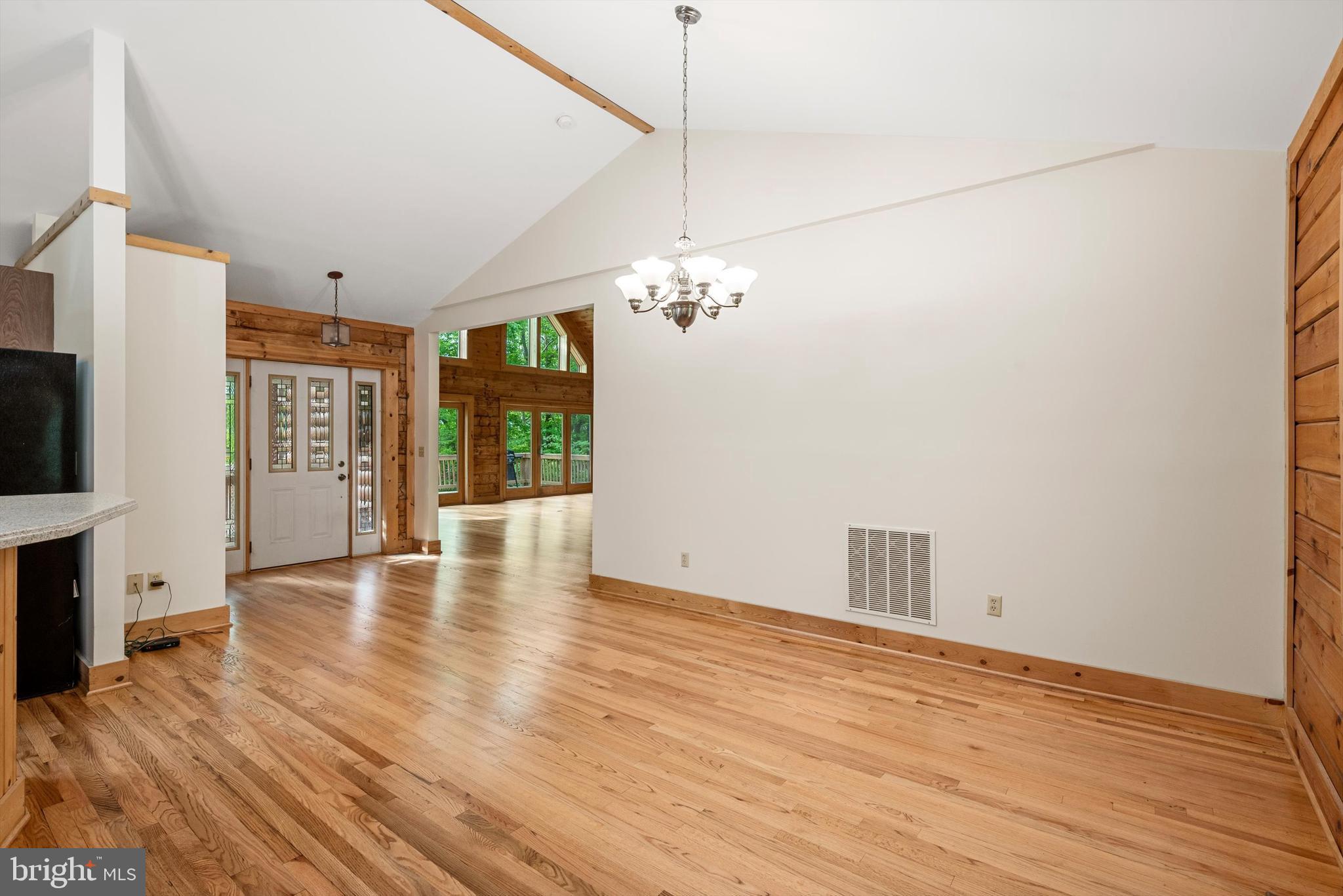 424 Thaddeus Ln