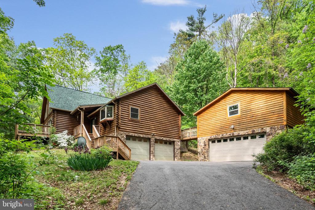 424 Thaddeus Ln