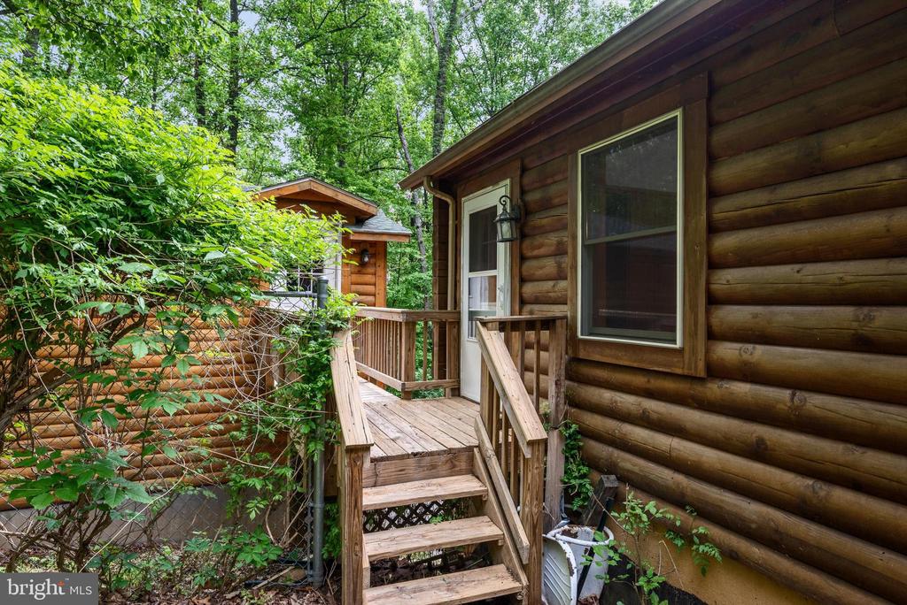 424 Thaddeus Ln
