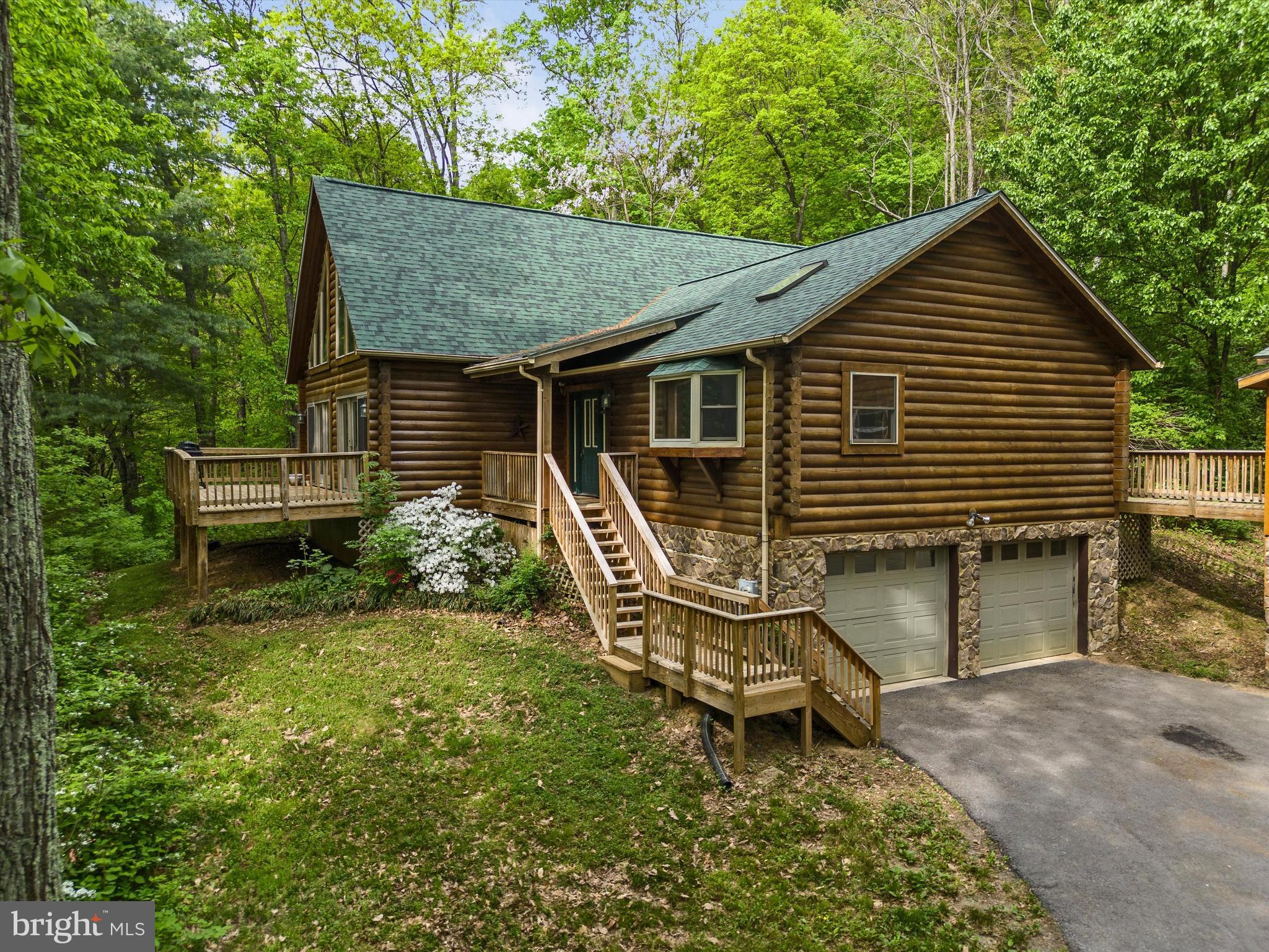 424 Thaddeus Ln