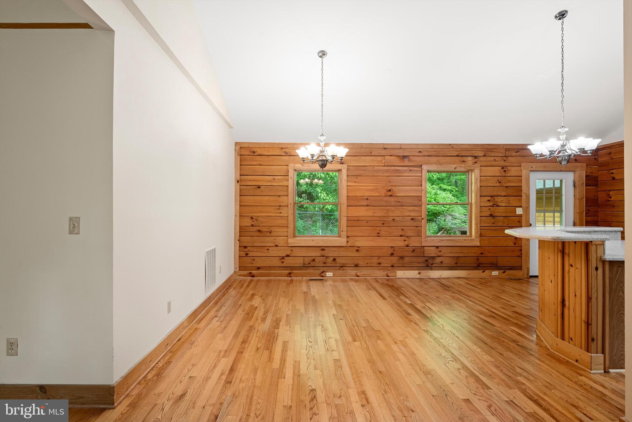424 Thaddeus Ln