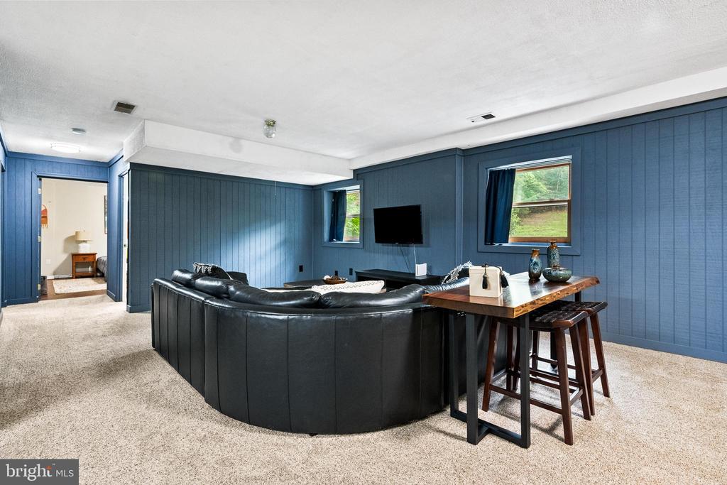33 Fern Ct