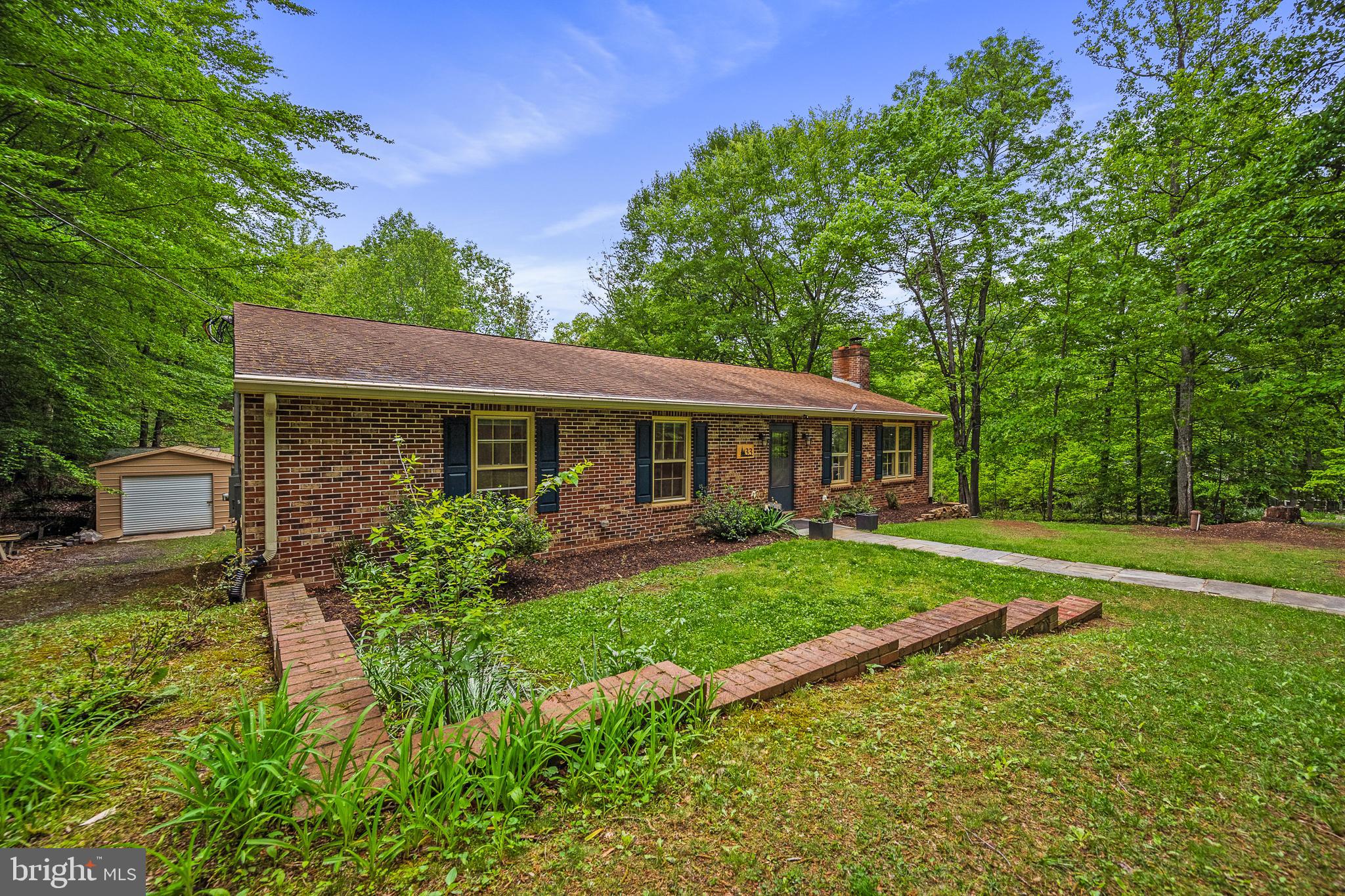 33 Fern Ct